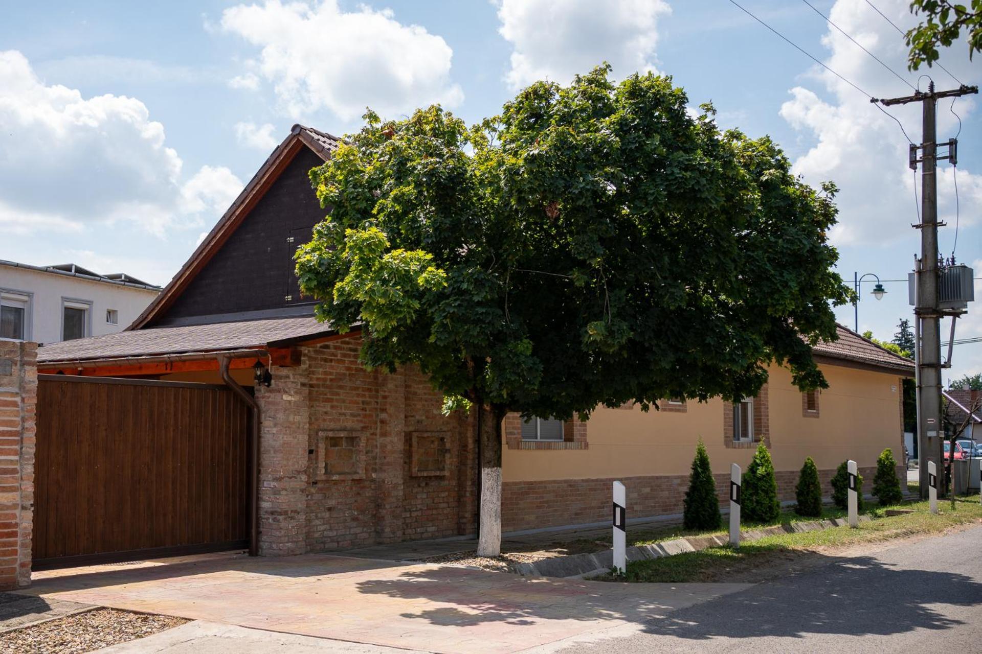 Holiday Apartmanhaz Gyula Exterior foto