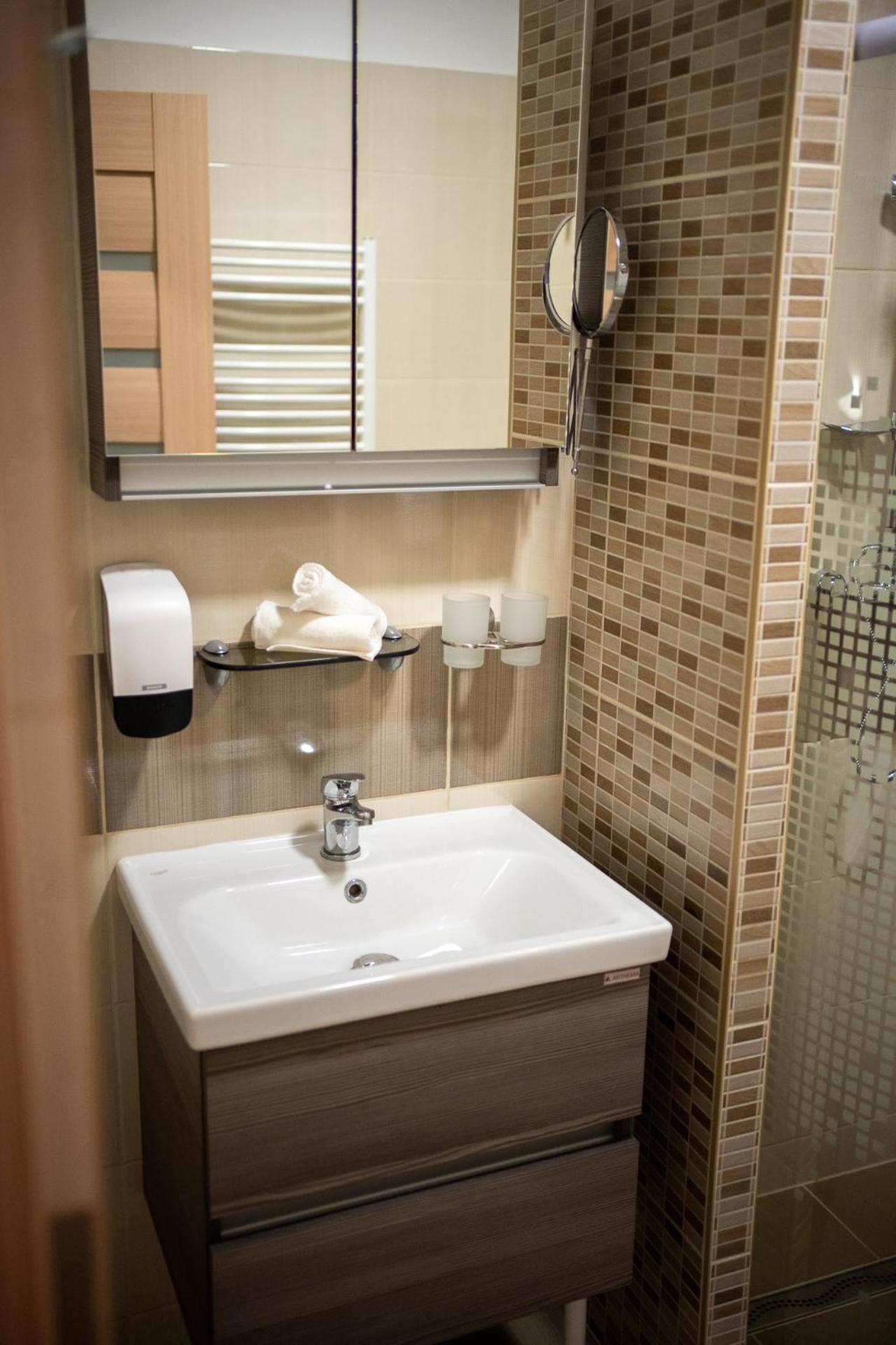 Holiday Apartmanhaz Gyula Exterior foto